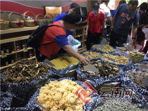 昆明東川區農果云扶貧產銷體驗店揭幕 300余種特色農產品打造消費新場景